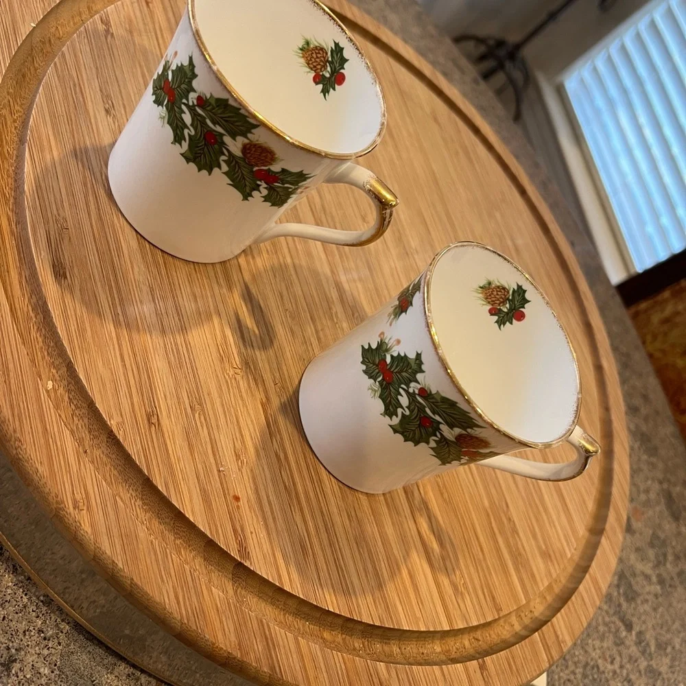 Rosina Queens Yuletide Mugs Cups Bone China England Coffee Tea Mugs Christmas